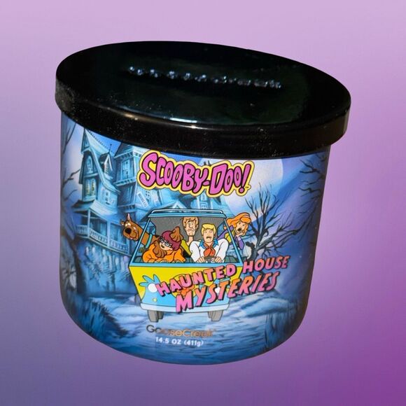 Haunted House Mysteries 3-Wick Scooby-Doo & The Gang Candle Cedar Bergamont - Picture 2 of 6